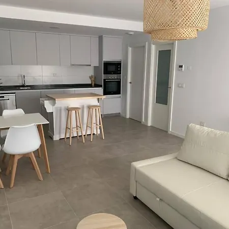 El Cantal. Maravilloso En Primera Linea De Playa Con Piscina. Apartment