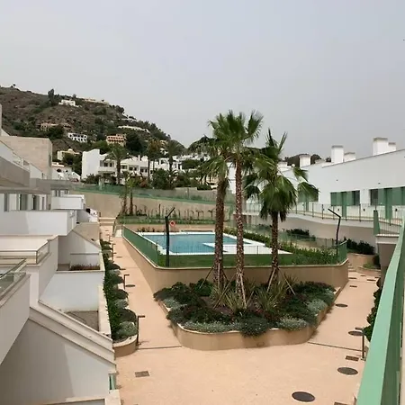El Cantal. Maravilloso En Primera Linea De Playa Con Piscina. Apartment